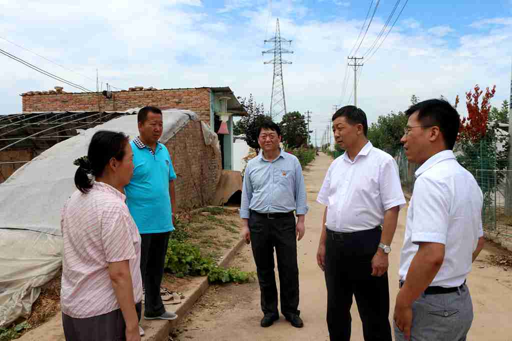 省残联朱峰理事长同创业残疾人交流生产情况