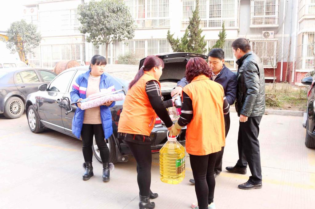 去残疾人家庭进行家政服务