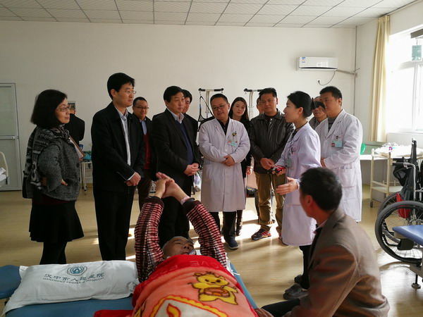 省残联党组书记、理事长朱峰,党组成员兰孟偃,副巡视员郜广尉到汉中市汉台区残疾人康复中心调研指导工作