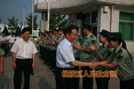 我区领导开展“八•一”慰问活动