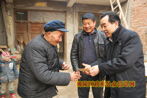 任博等区级领导慰问老干部和困难群众
