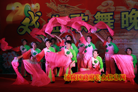 我区举办春节戏曲歌舞晚会