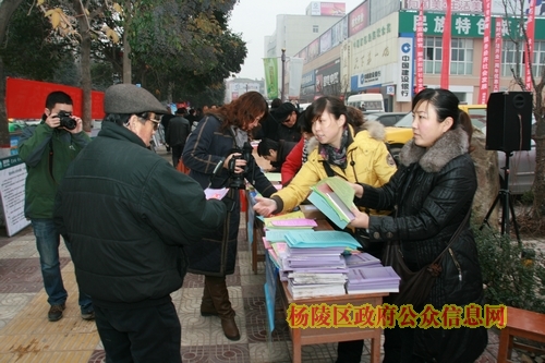 我区集中开展“12•4”全国法制宣传日活动