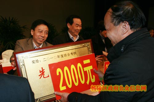 我区召开2010年度考核表彰暨2011年工作安排部署大会