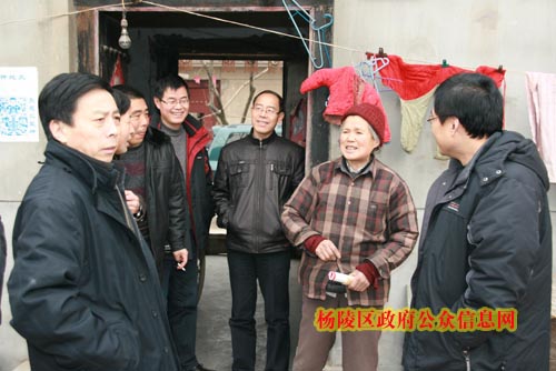 王宝平慰问老干部、老劳模和困难群众