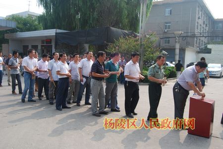 我区机关干部积极向延安灾区捐款