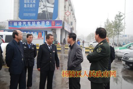 我区集中整治交通秩序规范车辆停放