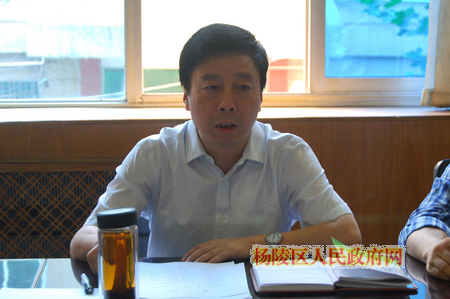 区委中心组开展党的群众路线集中学习