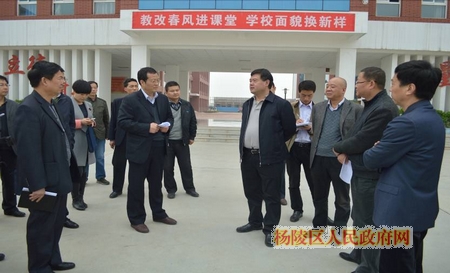 魏建锋深入校园调研智慧教育和校园足球活动开展情况
