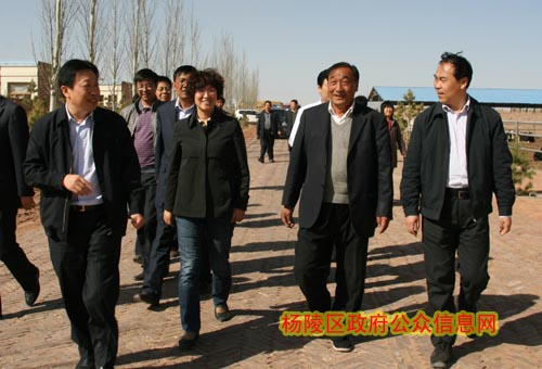 董胜利率杨陵区党政代表团赴定边吴起安塞考察