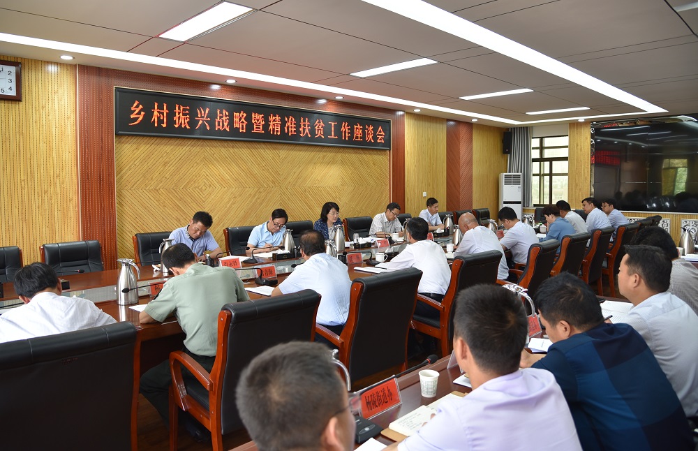李婧调研乡村振兴战略和精准扶贫工作（图） 
