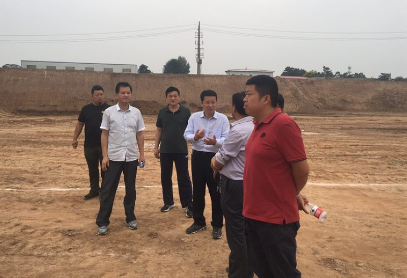 单舒平检查第五届汽车越野赛比赛场地建设工作
