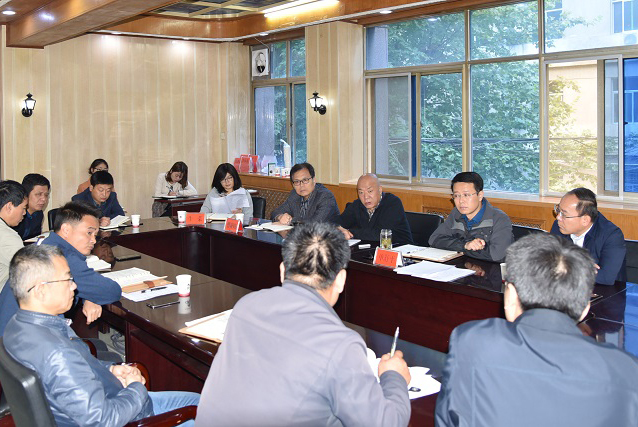 区委书记蒋展宏主持召开拆迁、城区供热、信访稳定专题会议