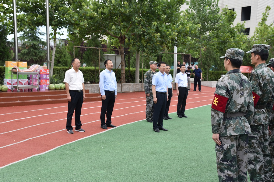 单舒平看望慰问参训民兵
